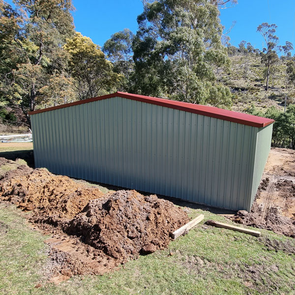 Shed with Pale Eucalypt walls and Manor Red Roof cladding.
