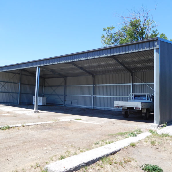 Large 2 bay farm shed built in Katherine and clad in Wallaby Colorbond