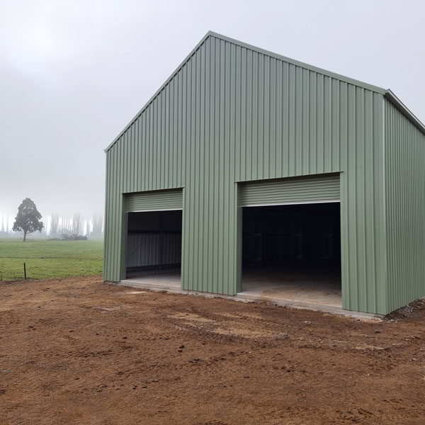 Large holding shed clad in Pale Eucalypt and built in Kyneton