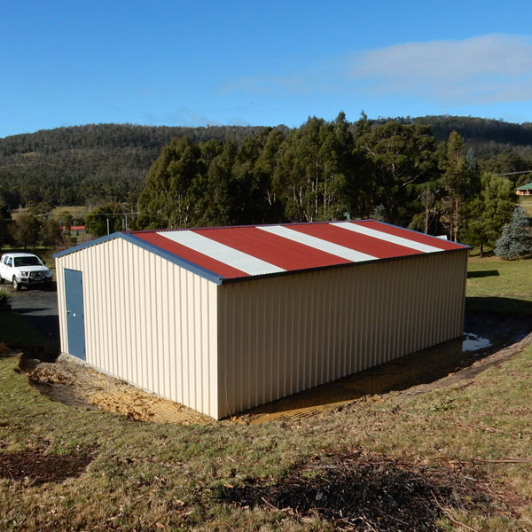 Shed build in Port Macquarie with classic cream walls and heritage Colorbond roof